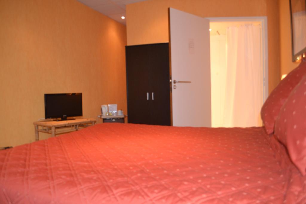 Hotel De France Libourne Ruang foto